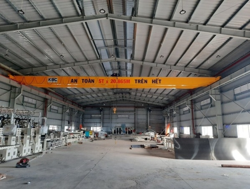 Lắp đặt cầu trục dầm đơn 5 tấn mang đến những ưu điểm nổi bật nào?